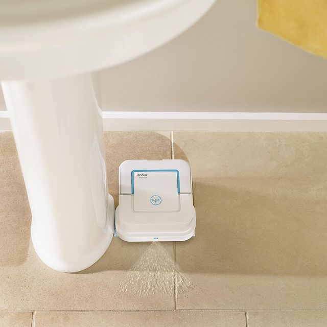 Και οι μικροί χώροι… δικαιούνται το ρομπότ τους! Η Braava jet 240 είναι η πιο κατάλληλη ρομποτική σφουγγαρίστρα για το τέλειο καθάρισμα σε κουζίνες, μπάνια και άλλα σημεία του σπιτιου. 
Μάθε περισσότερα ➡ link in bio
#irobot #irobotgreece #irobotgr #braava